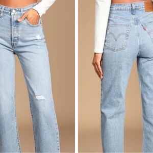 Levi’s Straight Ankle Ribcage Jeans in light wash distressed